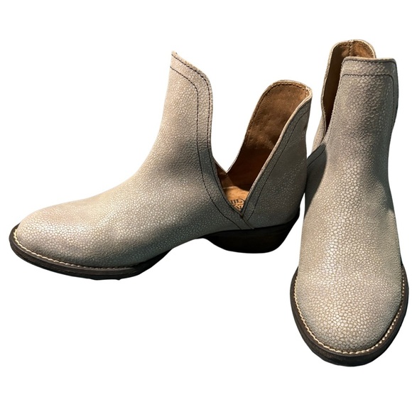 Corkys Girl Cream Leather Ankle Booties Suede Texture, Rounded Toe, Metallic NEW - Picture 1 of 8
